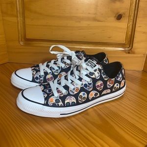 Converse All Star Low Tops RARE FIND SUGAR SKULL